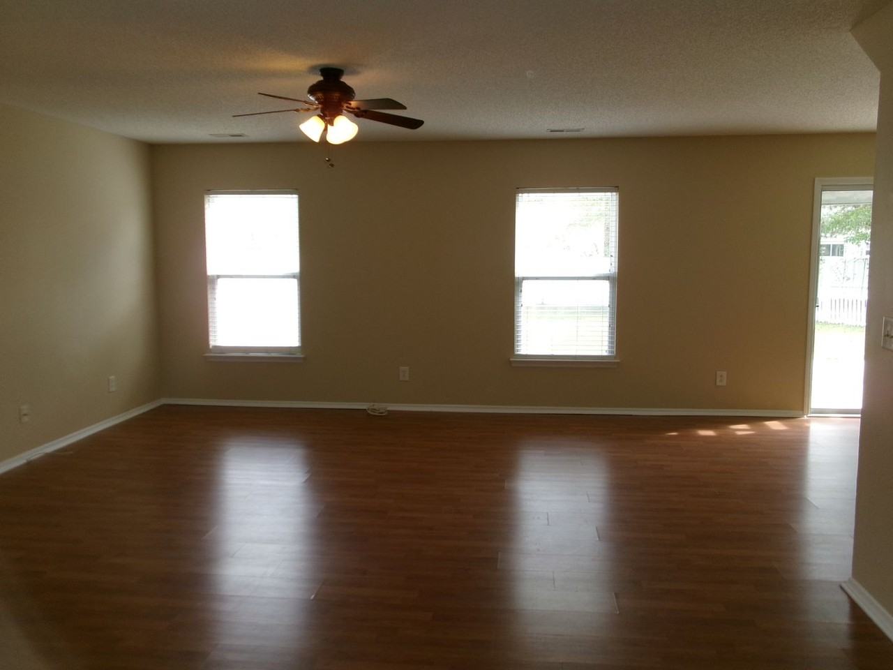 3064 Regency Oaks Dr - Photo 2 of 33