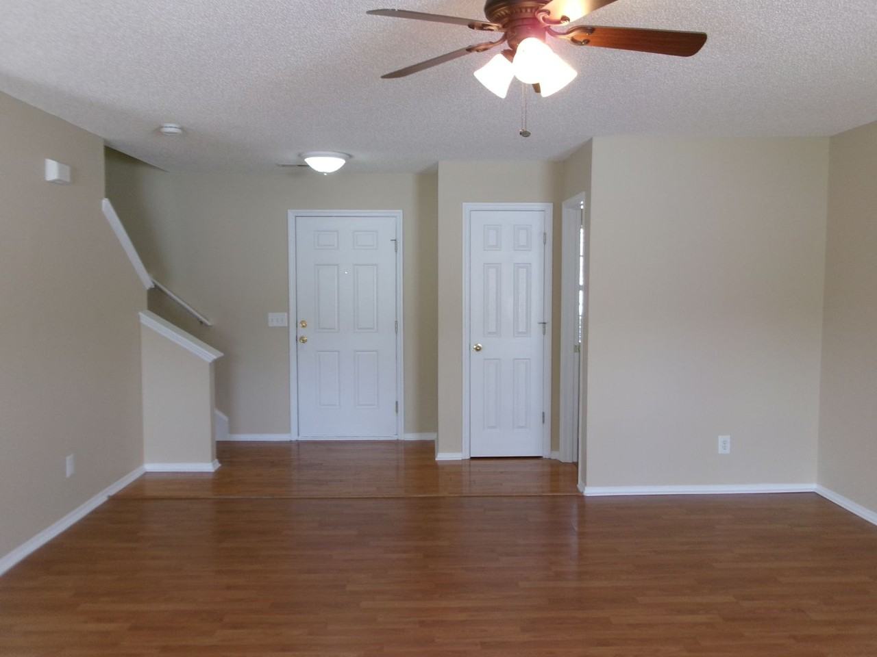 3064 Regency Oaks Dr - Photo 3 of 33
