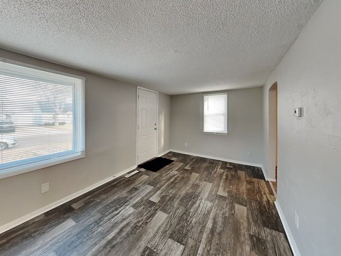 5415 Emerson Ave N - Photo 3 of 19