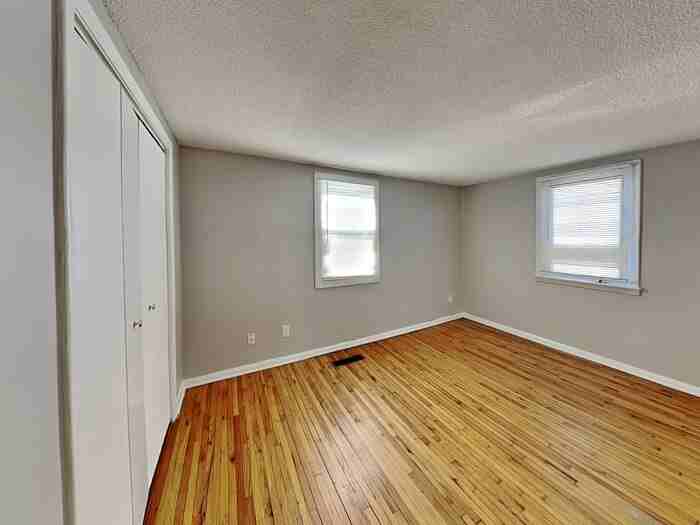 5415 Emerson Ave N - Photo 7 of 19