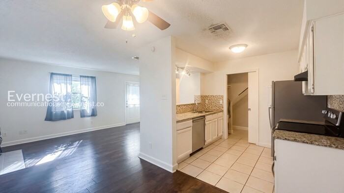 900 Taulbee Ln #106 - Photo 2 of 15