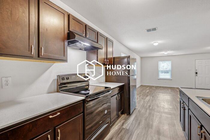 1123 Division St - Photo 5 of 14