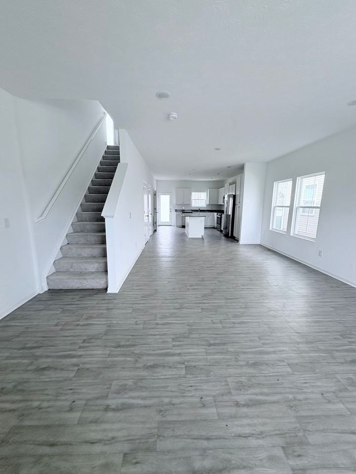 414 Douglas St - Photo 3 of 21