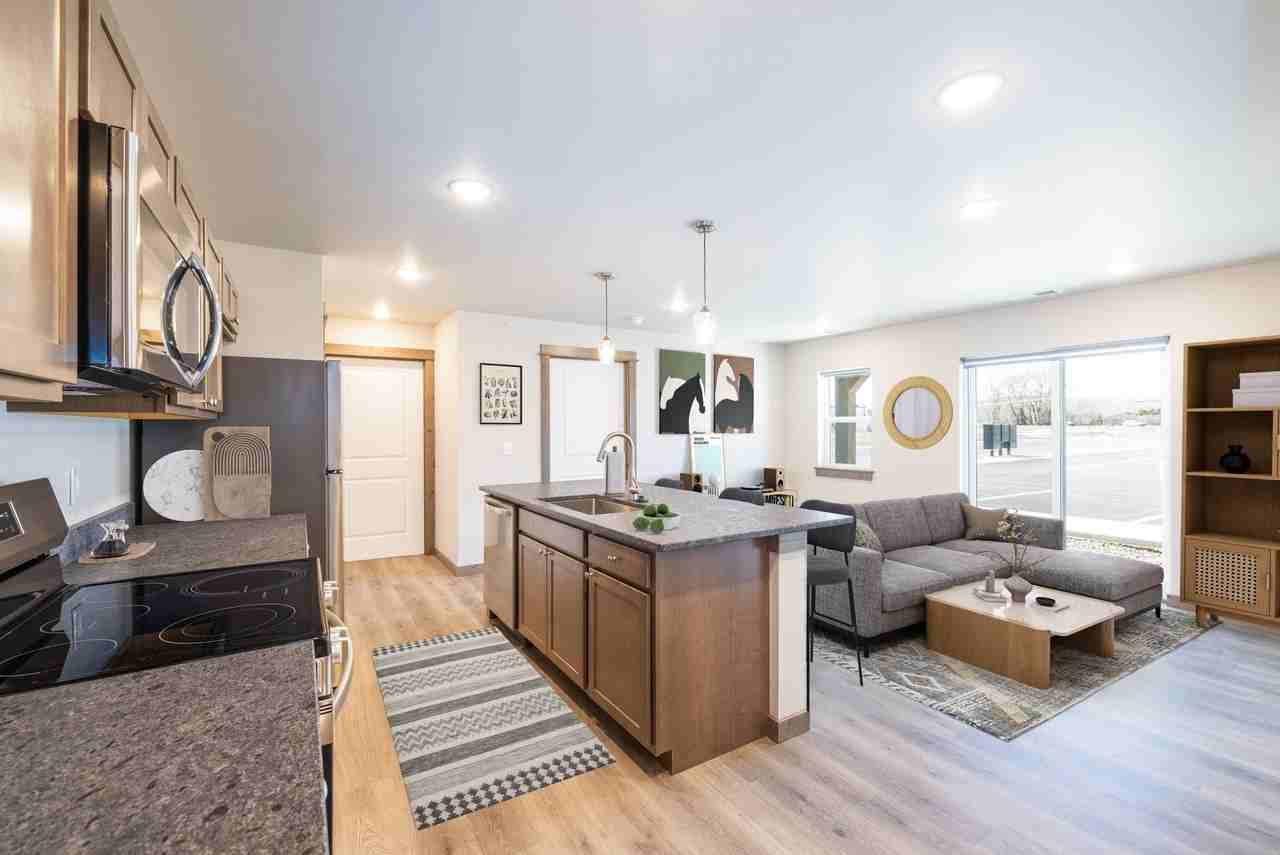 Gateway View Apartments - Photo 4 of 42