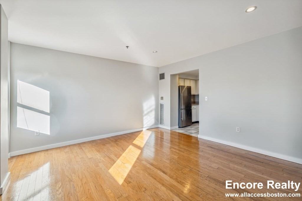 534538 Commonwealth Ave #7D - Photo 3 of 23