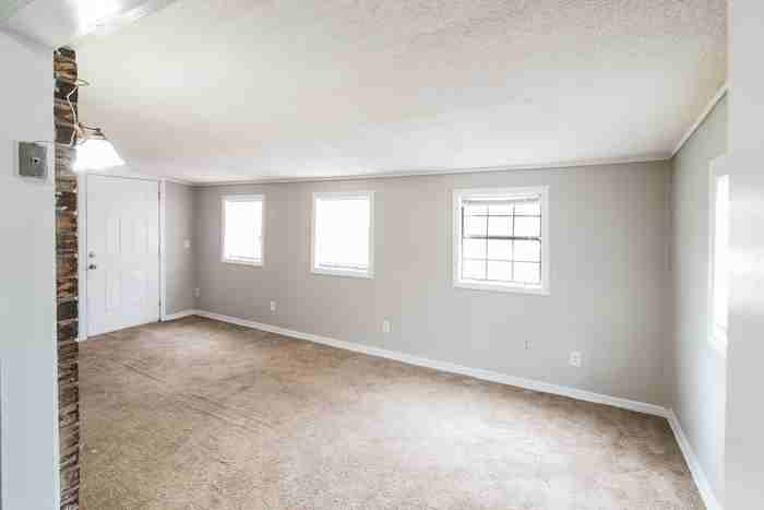 2621 Myrtis Ln - Photo 2 of 8