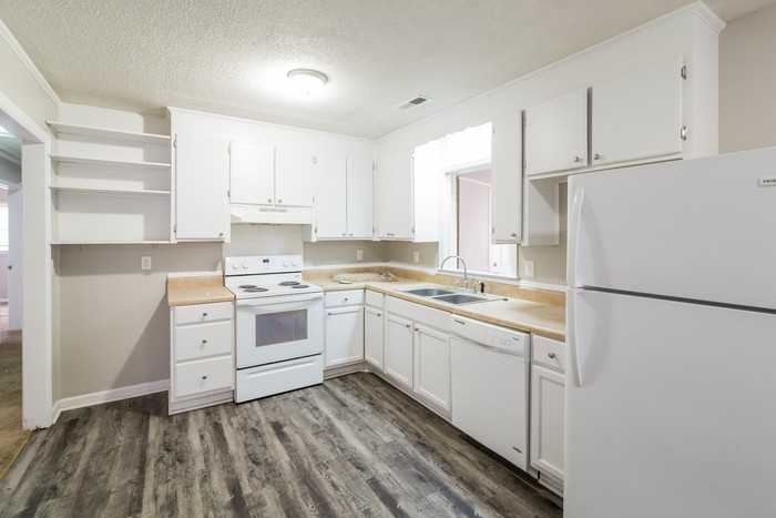 2621 Myrtis Ln - Photo 4 of 8