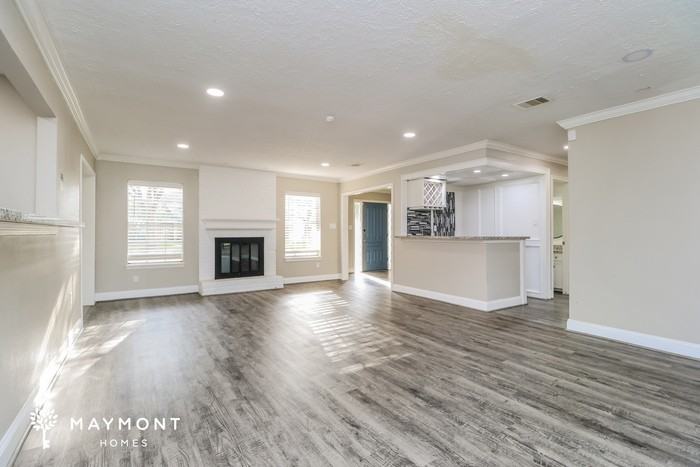 15611 Pebble Bend Dr - Photo 4 of 12