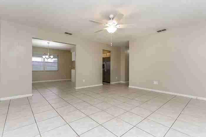 4134 April St N - Photo 4 of 11