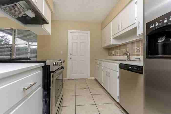 4134 April St N - Photo 7 of 11