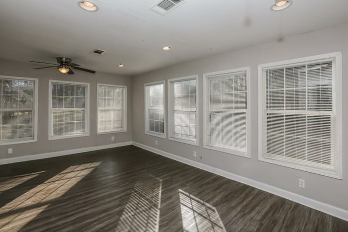 218 Shenandoah Rd N - Photo 3 of 10