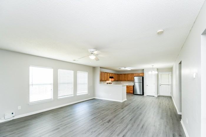 516 Heron Glen Dr - Photo 3 of 11