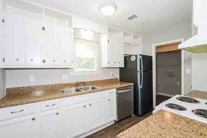 3504 Osage Ct - Photo 5 of 11