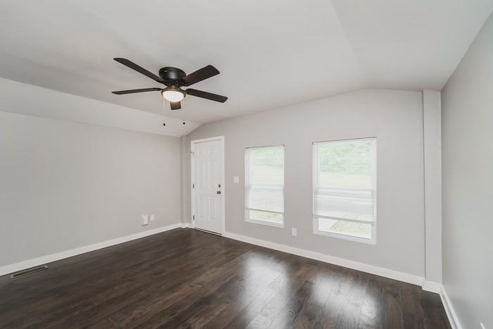 1033 Gaither Pl Nw - Photo 4 of 11