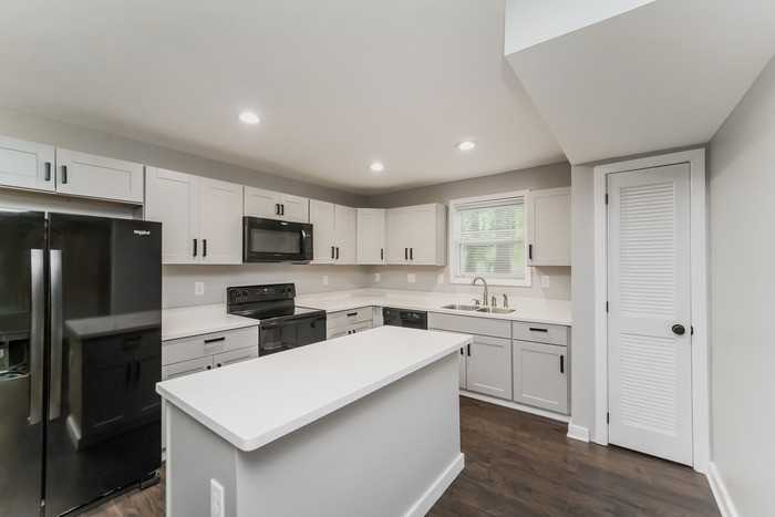 1033 Gaither Pl Nw - Photo 5 of 11