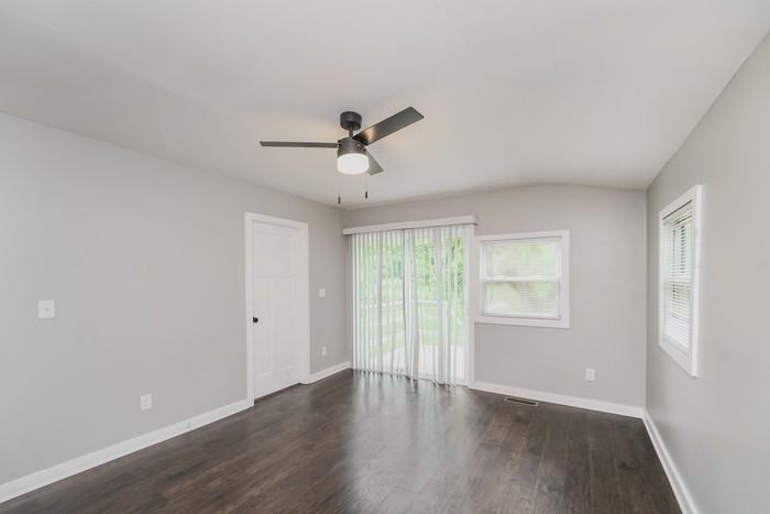 1033 Gaither Pl Nw - Photo 7 of 11