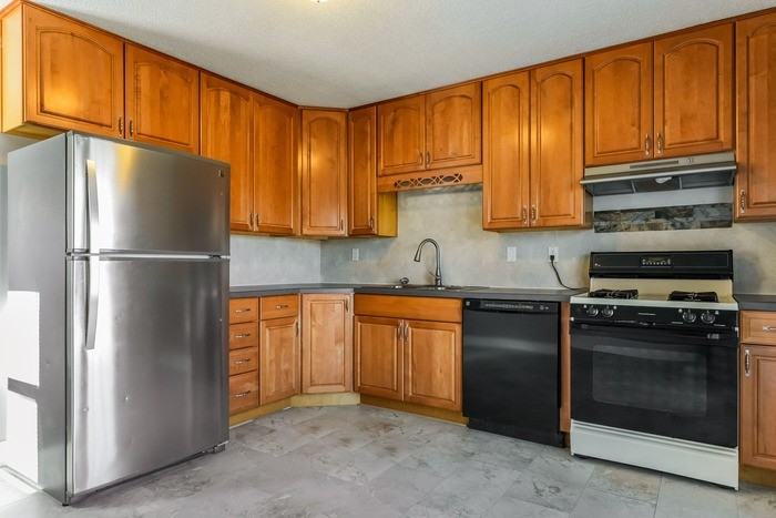 913 N Arapaho St - Photo 3 of 12