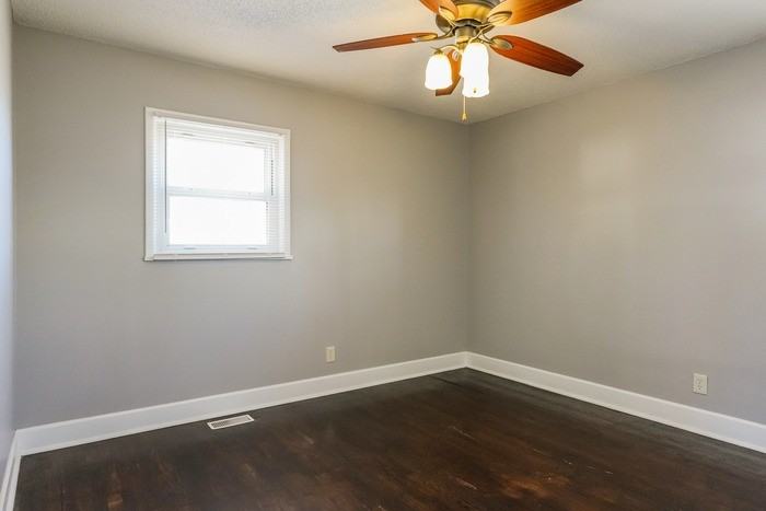 913 N Arapaho St - Photo 6 of 12