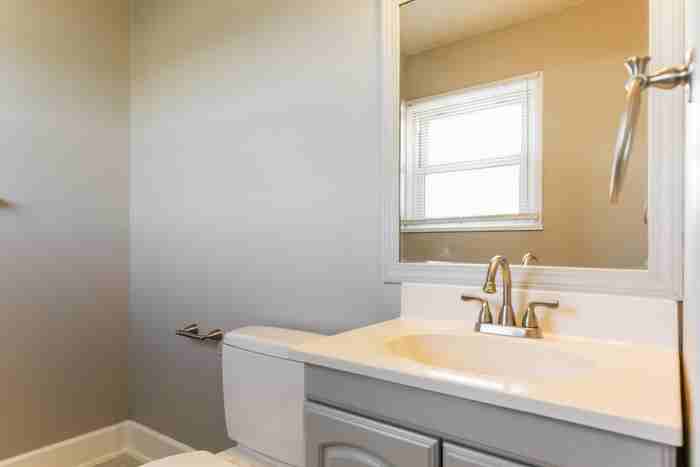 913 N Arapaho St - Photo 7 of 12