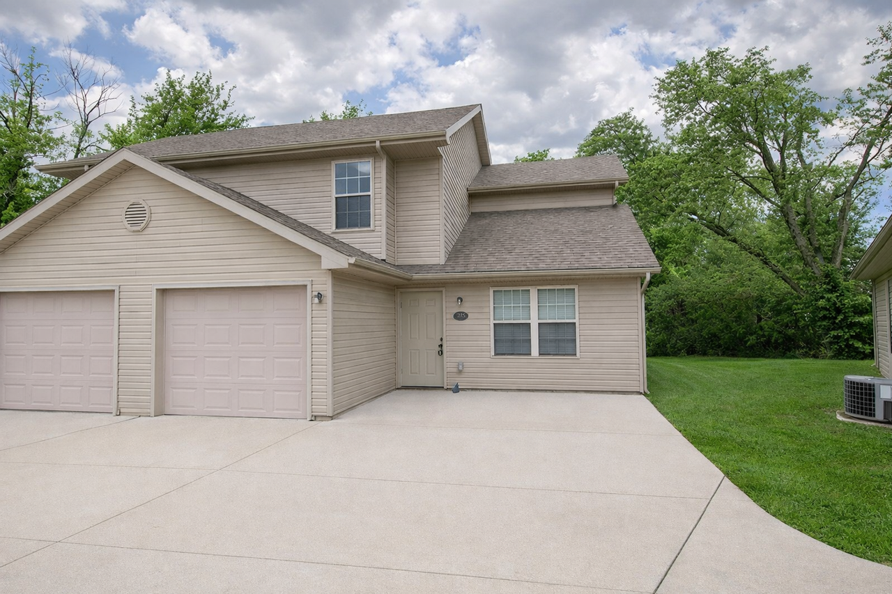 2119 N Ballenger Ln