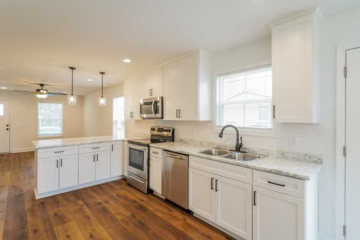 658 19th Ave W - Photo 5 of 14