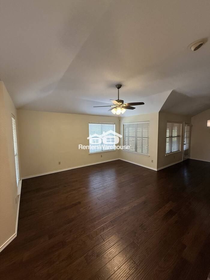 244 Nixon St - Photo 2 of 18