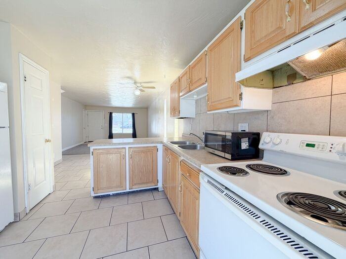 2384 West Derby Street - Photo 2 of 13