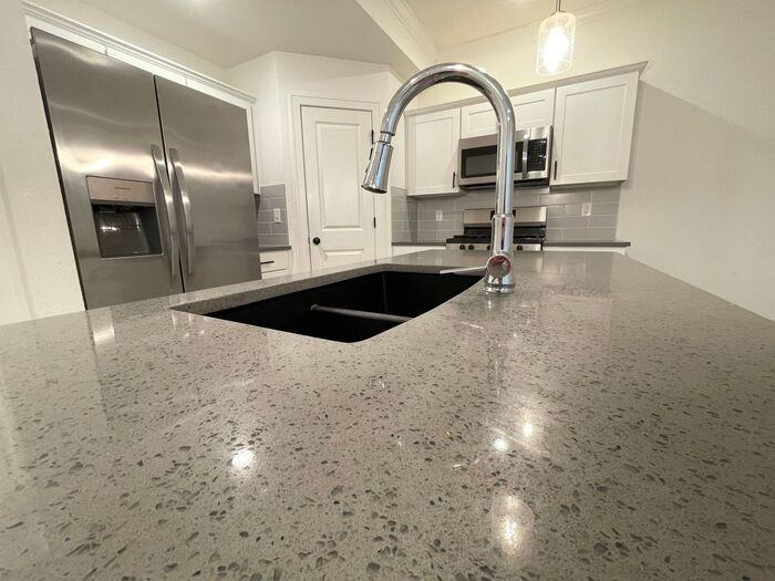 7392 Aaron St - Photo 5 of 22