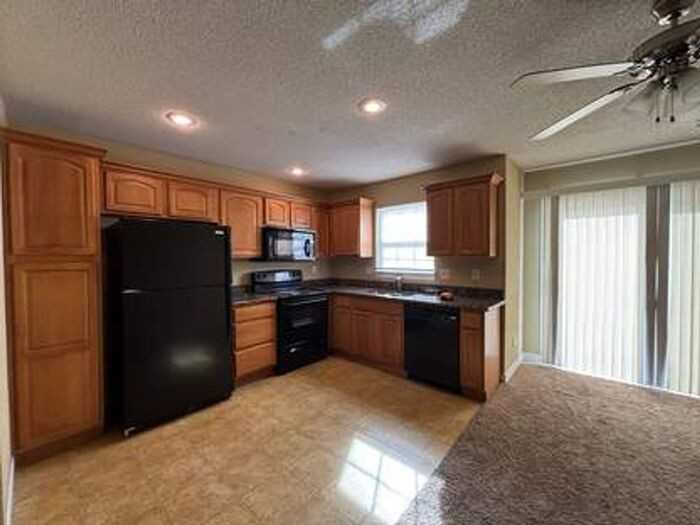 924 Sw Imperial Ln - Photo 2 of 8