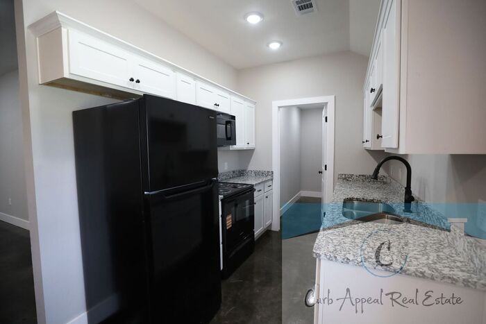 204 Redwood Dr - Photo 3 of 18