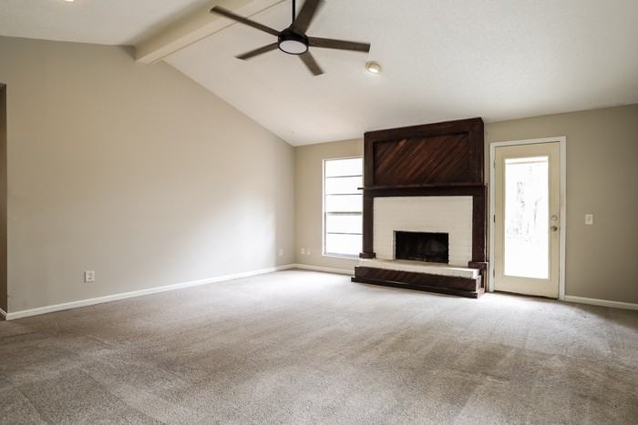 1413 Dolphin St - Photo 3 of 14