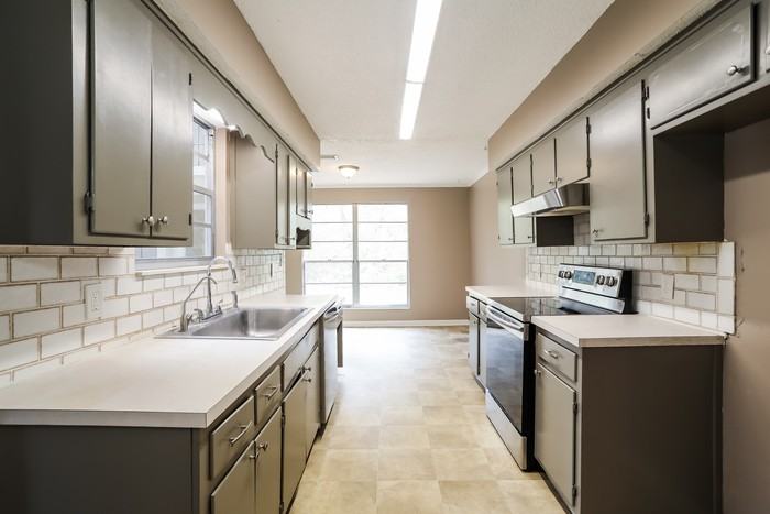 1413 Dolphin St - Photo 7 of 14