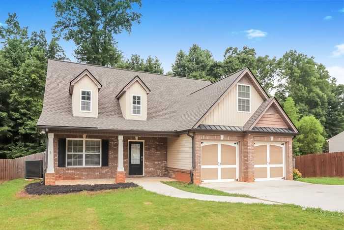 221 Raleigh Way - Photo 4 of 17