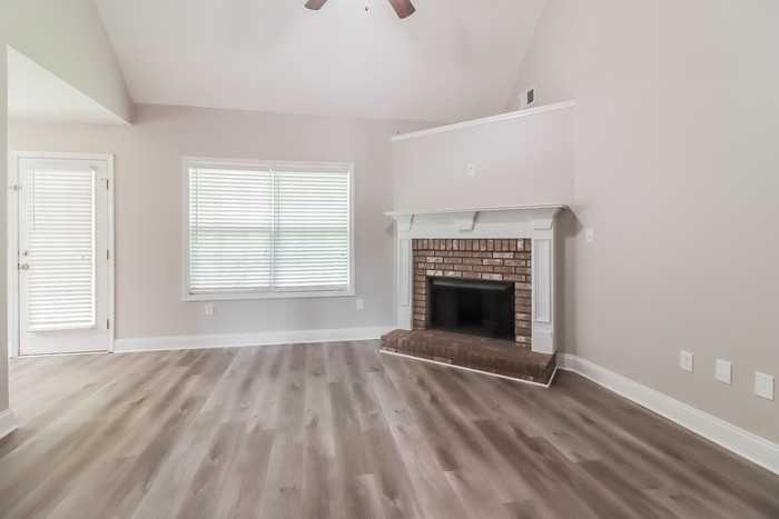 221 Raleigh Way - Photo 6 of 17