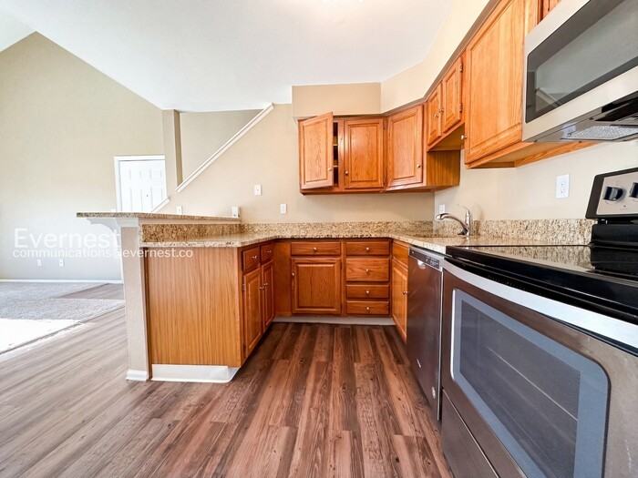 12043 W Cross Dr #301 - Photo 4 of 13