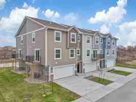 featured image of 2613 Nw Lois Ln