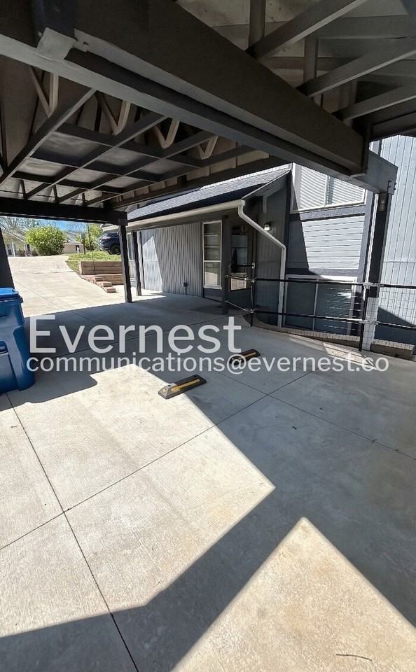 422 Country Downs Dr - Photo 2 of 28