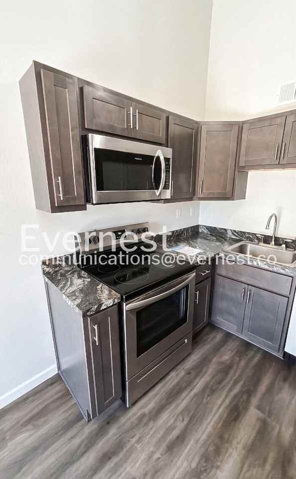 422 Country Downs Dr - Photo 4 of 28