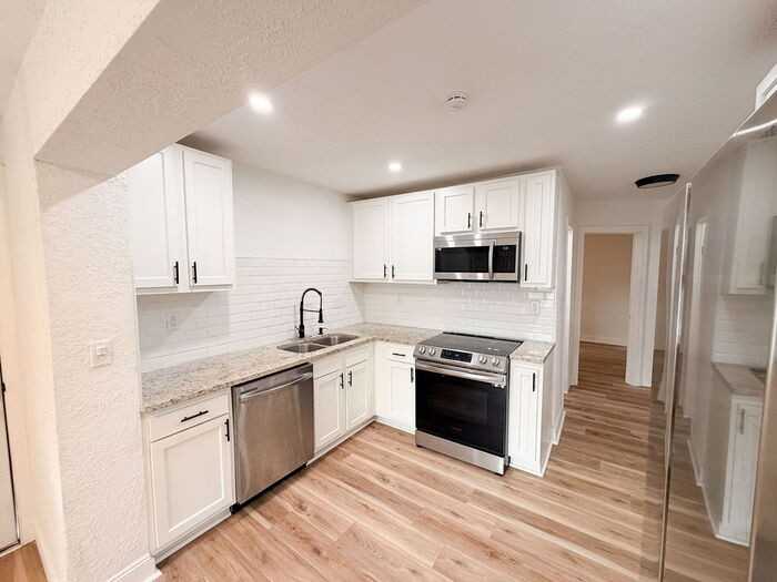 4009 Deleuil Ave - Photo 4 of 41