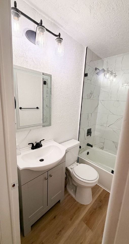 4009 Deleuil Ave - Photo 7 of 41