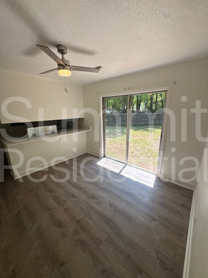 503 Berkeley Dr - Photo 6 of 12