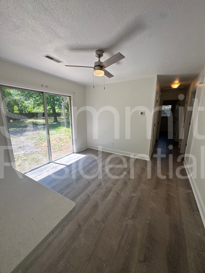 503 Berkeley Dr - Photo 7 of 12