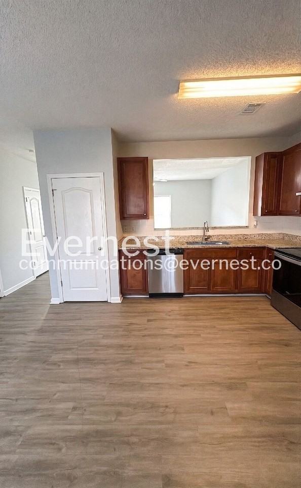 8610 Thomas Ln - Photo 3 of 26