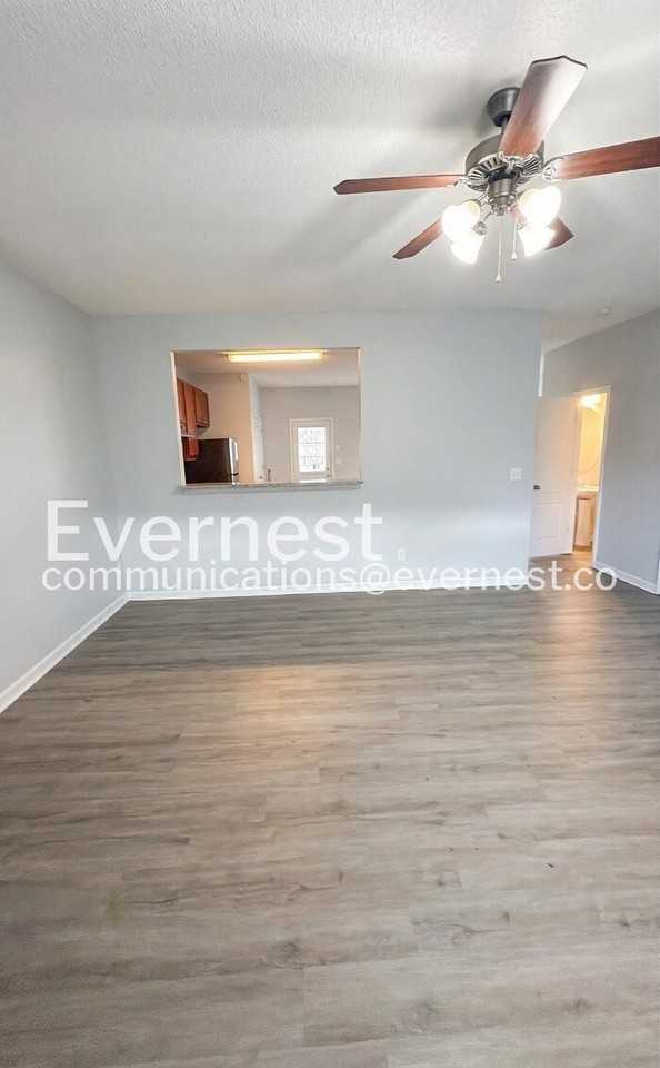 8610 Thomas Ln - Photo 4 of 26