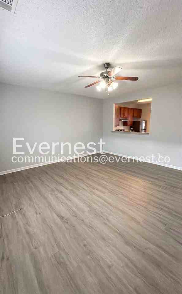 8610 Thomas Ln - Photo 5 of 26