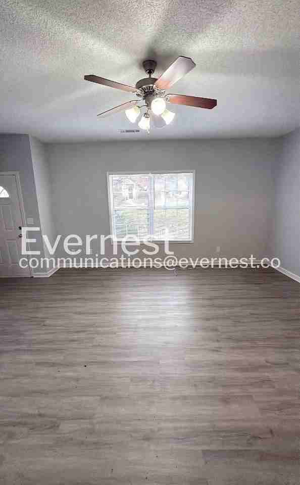 8610 Thomas Ln - Photo 6 of 26