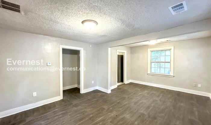 761 Whitney Ave - Photo 5 of 20