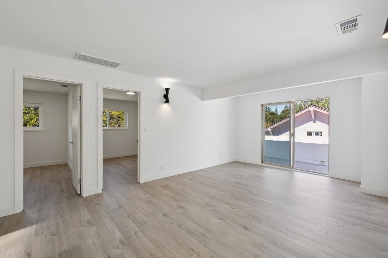 562 Everett Ave - Photo 6 of 16