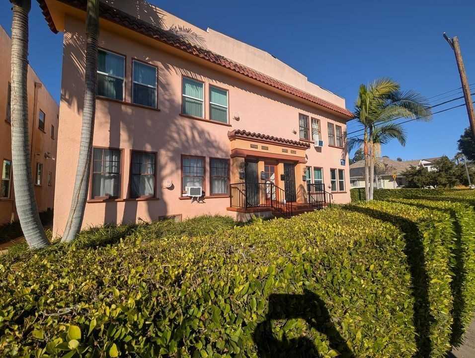 1205 S Muirfield Rd - Photo 2 of 2