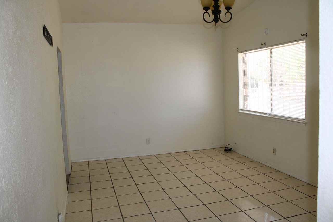 10736 Obsidian St - Photo 3 of 22
